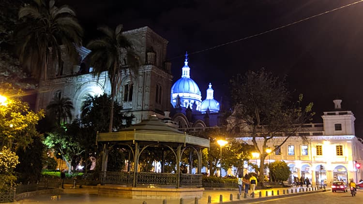 Discover the main square/city center park of downtown Cuenca. It's a neat little park with pretty plants, a big water fountain, palm trees, and benches for resting while you eat your ice cream.