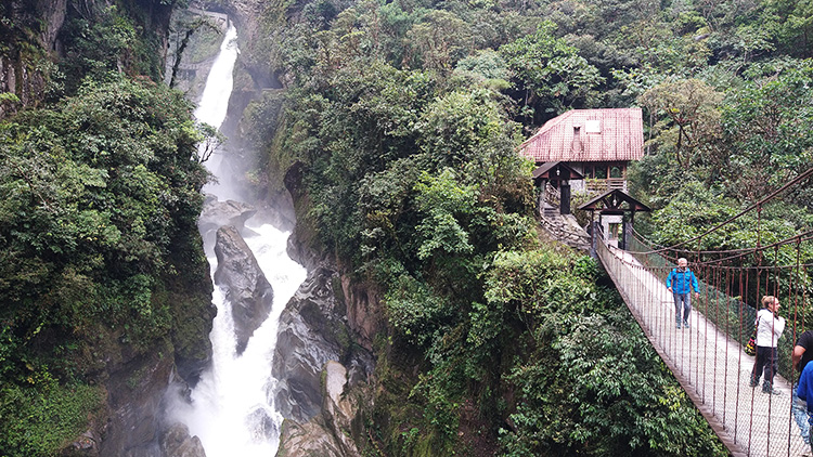 Go on broad on this 10 days itinerary adventure in Ecuador and be dazzled by the impressive waterfall of Pailon del Diablo."