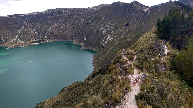 Hike around to Quilotoa Lake