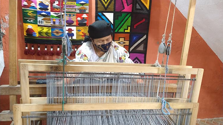 The town of Peguche is close to Otavalo.  This place is a picturesque weaving village. Here, we visited the handicraft workshop of El Gran Condor. Overall, a very colorful place full of craftswomen with designs and products made of wool and alpaca. 